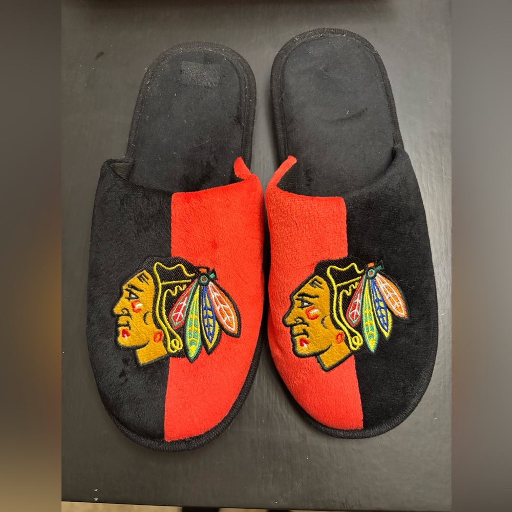 NHL Blackhawks Black and Red Slippers L 11-13 new